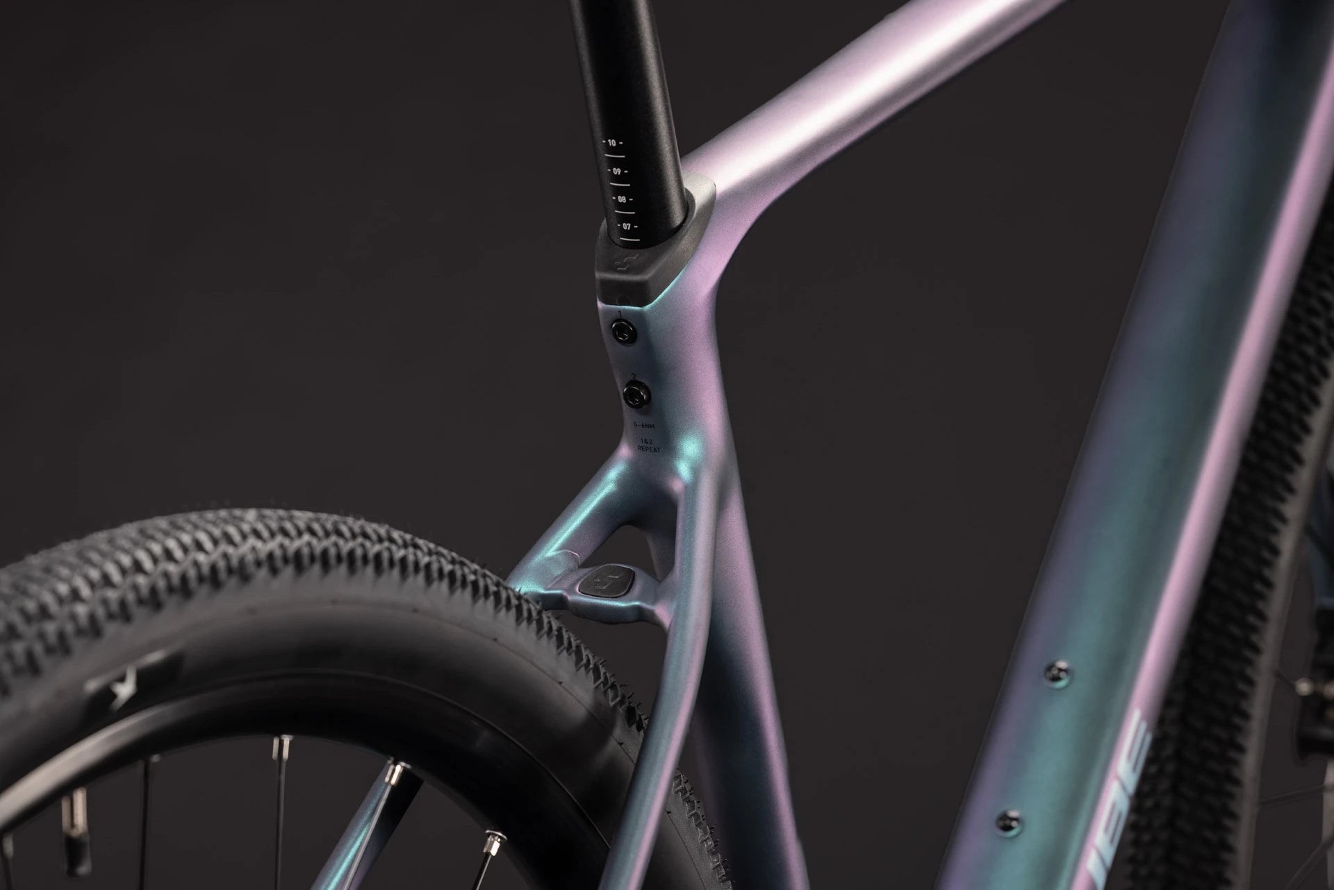 Cube Nulane Race smaragdgrey´n´prizm 2027