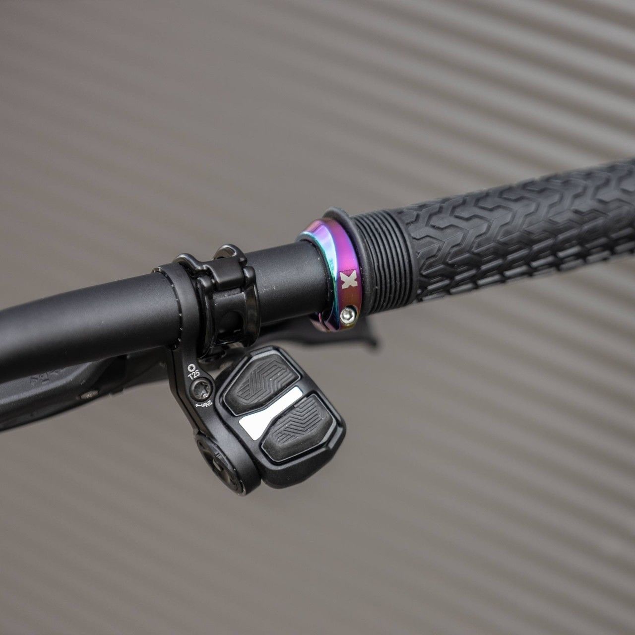 Sixpack S-TRIX AL Schwarz / Oilslick #Wähle Deine Farbe_Schwarz Oilslick