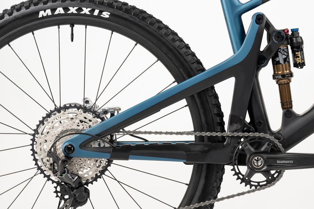 Ghost Riot Trail Full Party carbon/met. Blue -matt 2023 - Liquid-Life