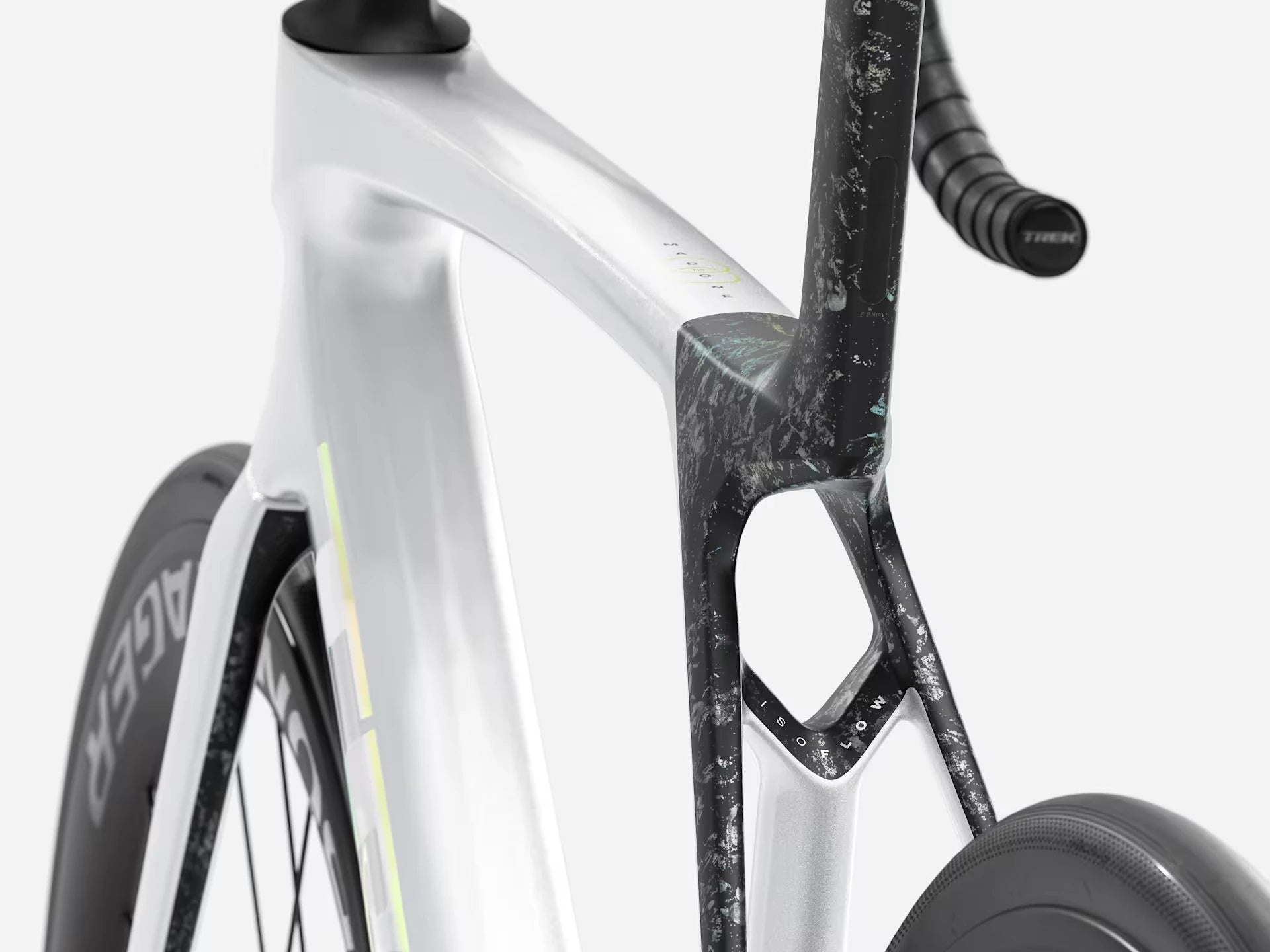 Trek Madone SL 6 Gen 8 Crystal White/Deep Smoke 2026