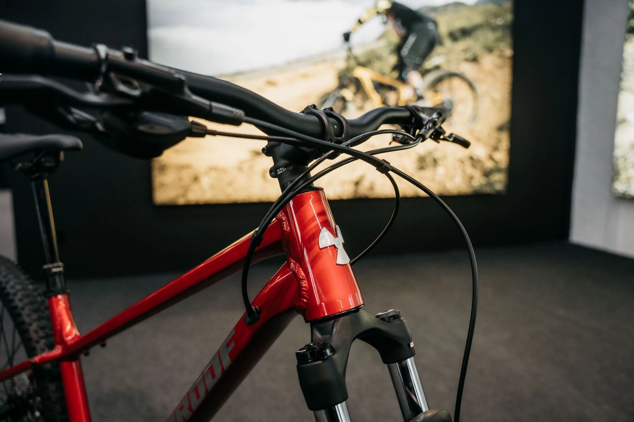Nukeproof Tracker Comp Racing Red 2026 | Marathon-Tour