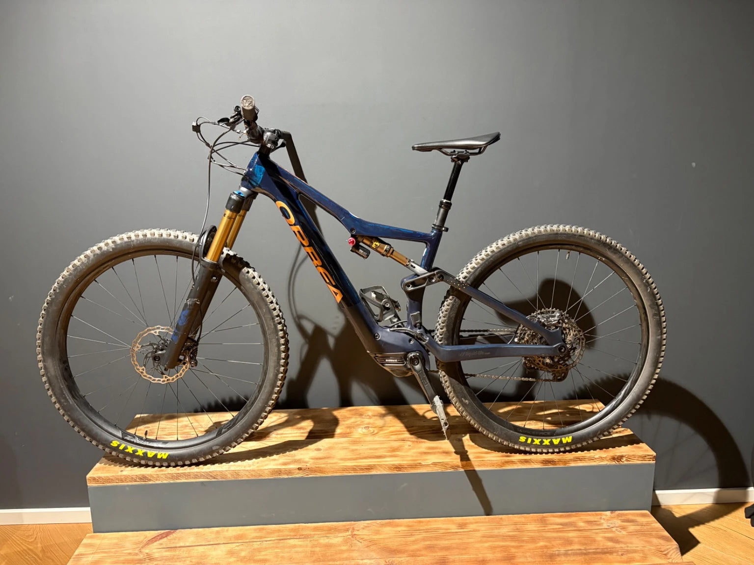Orbea Rise M10 Coal Blue - Red Gold | Gebrauchtrad | M - Liquid-Life