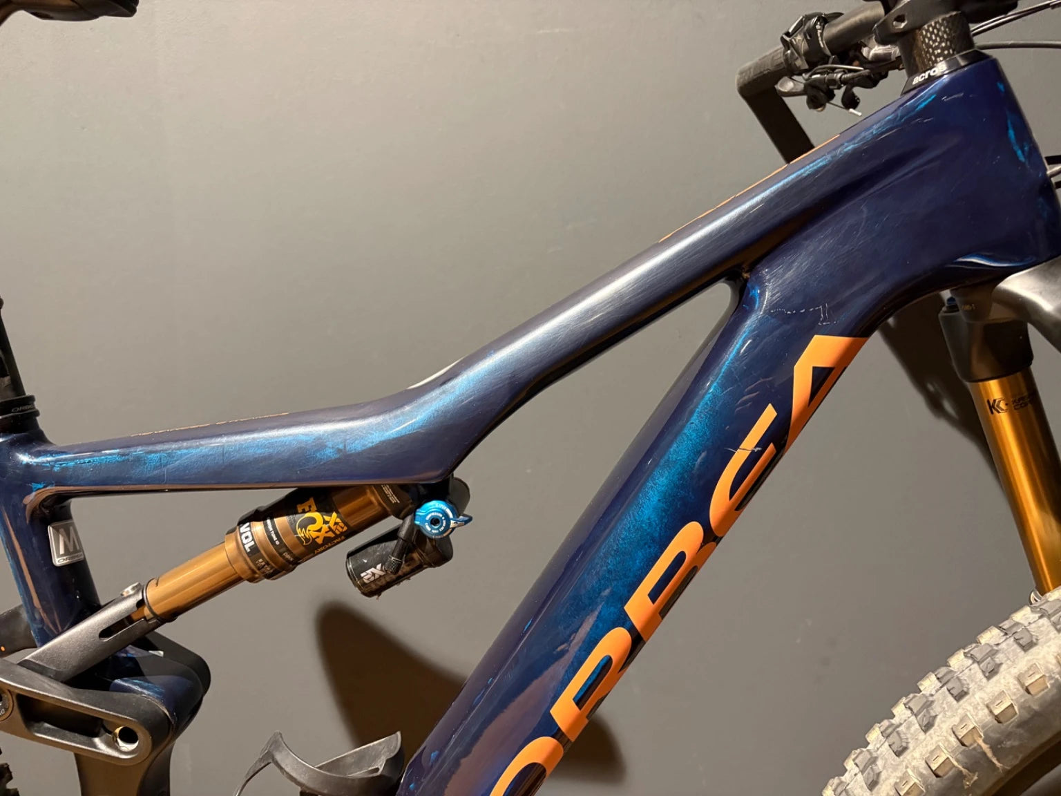 Orbea Rise M10 Coal Blue - Red Gold | Gebrauchtrad | M - Liquid-Life
