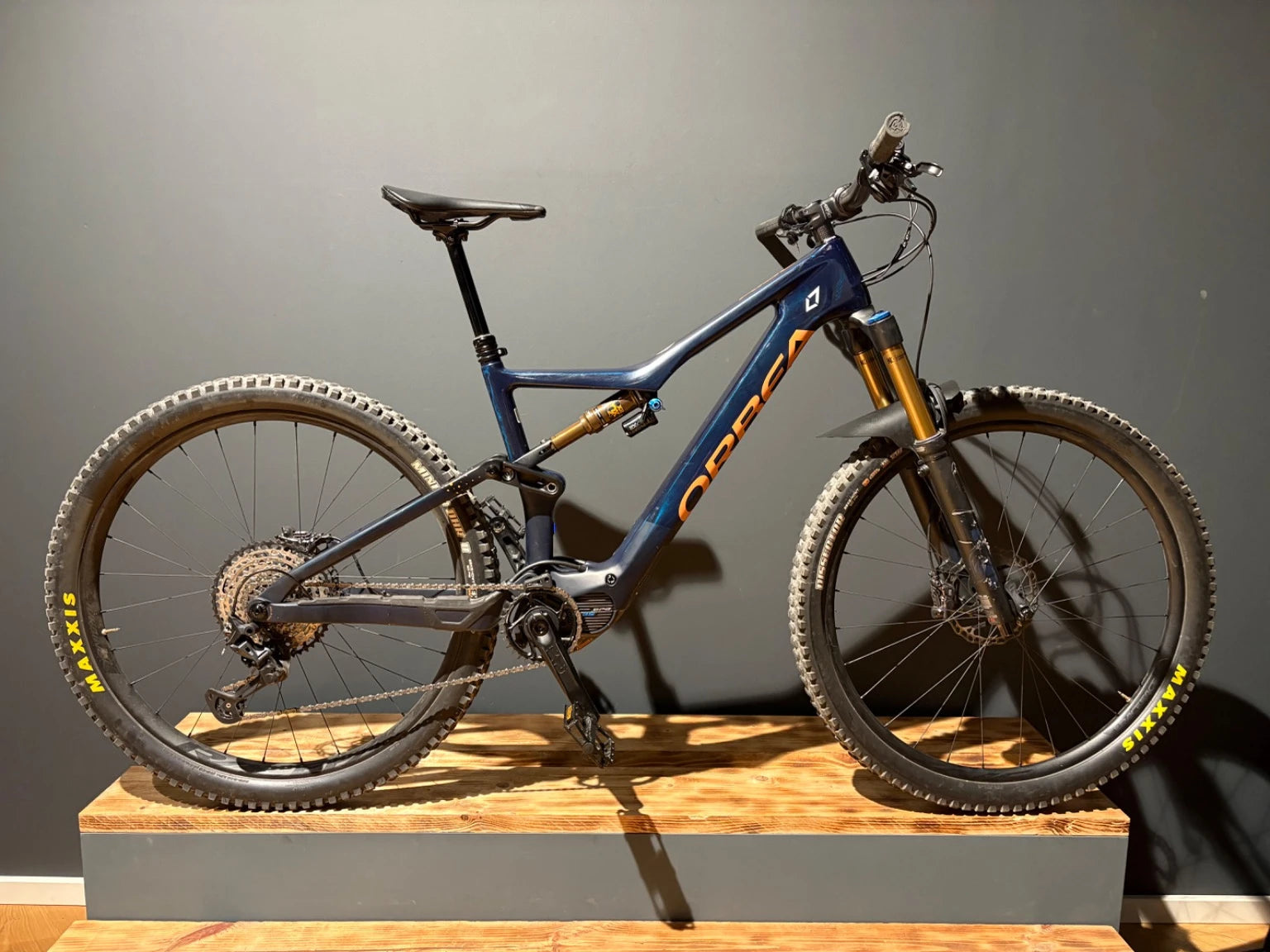 Orbea Rise M10 Coal Blue - Red Gold | Gebrauchtrad | L - Liquid-Life