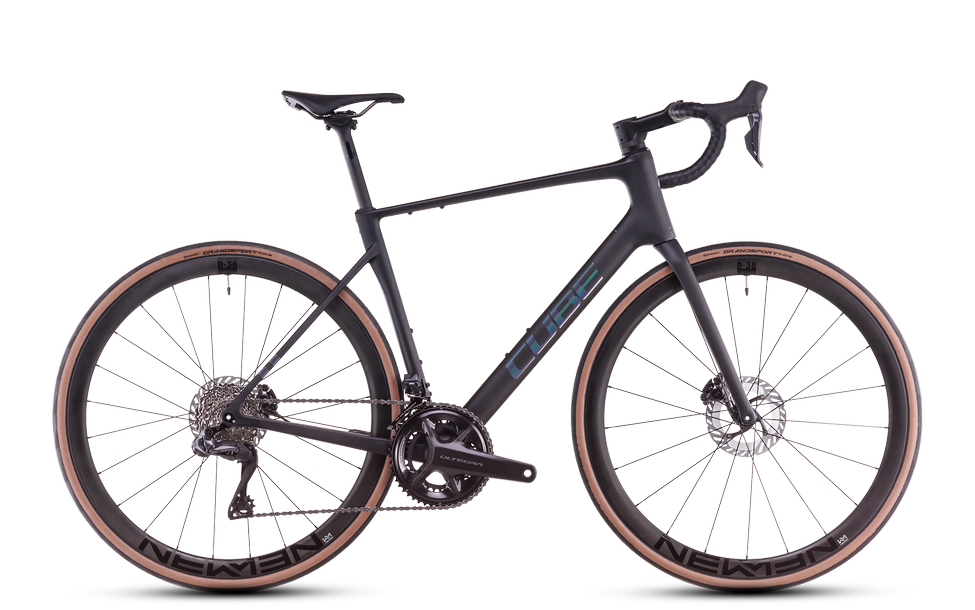 Cube Rennrad 2025, schwarz, aerodynamisches Design, geeignet für Straßenrennen, robustes Rahmenset.
