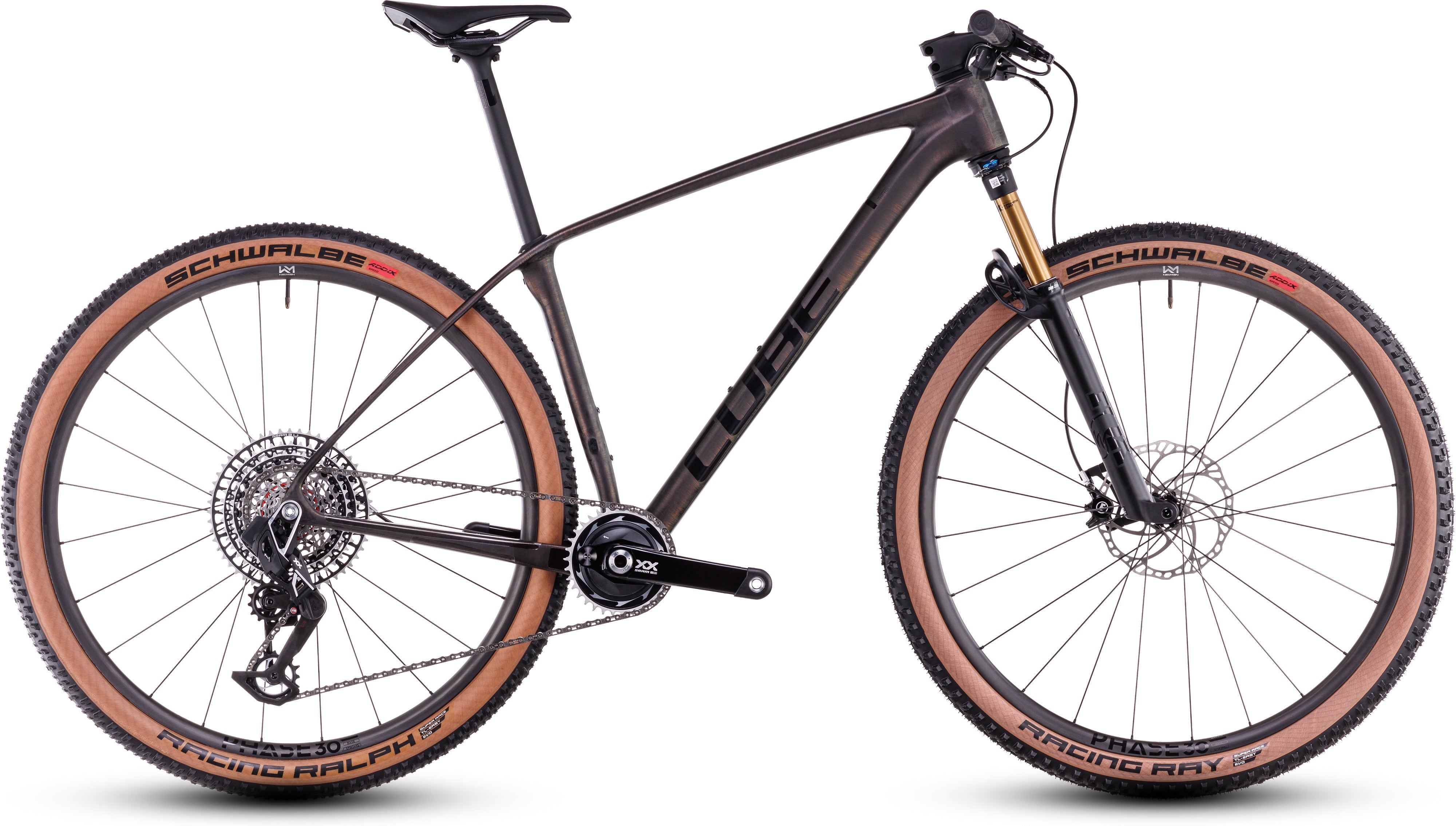 CUBE Mountainbike aus Carbon mit Schwalbe-Reifen, geeignet für Offroad-Abenteuer, Modell 2025.