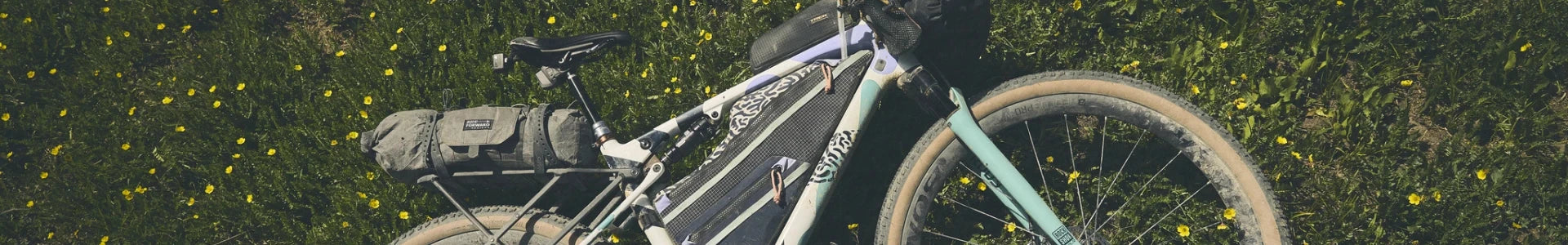Gravelbike Zuebhör. Entdecke Taschen, Flaschen, Helme Trinkhalter speziell für Gravelbikes