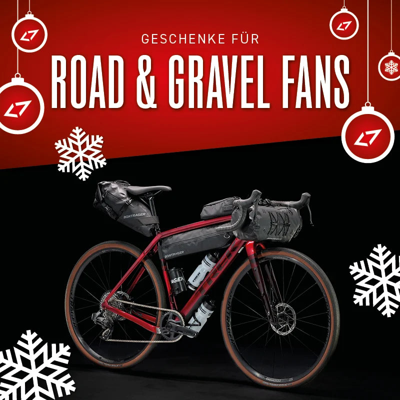 Rotes Gravel-Bike mit Bontrager-Taschen, geeignet für Rad- und Gravel-Fans. Geschenkideen für Outdoor-Enthusiasten.