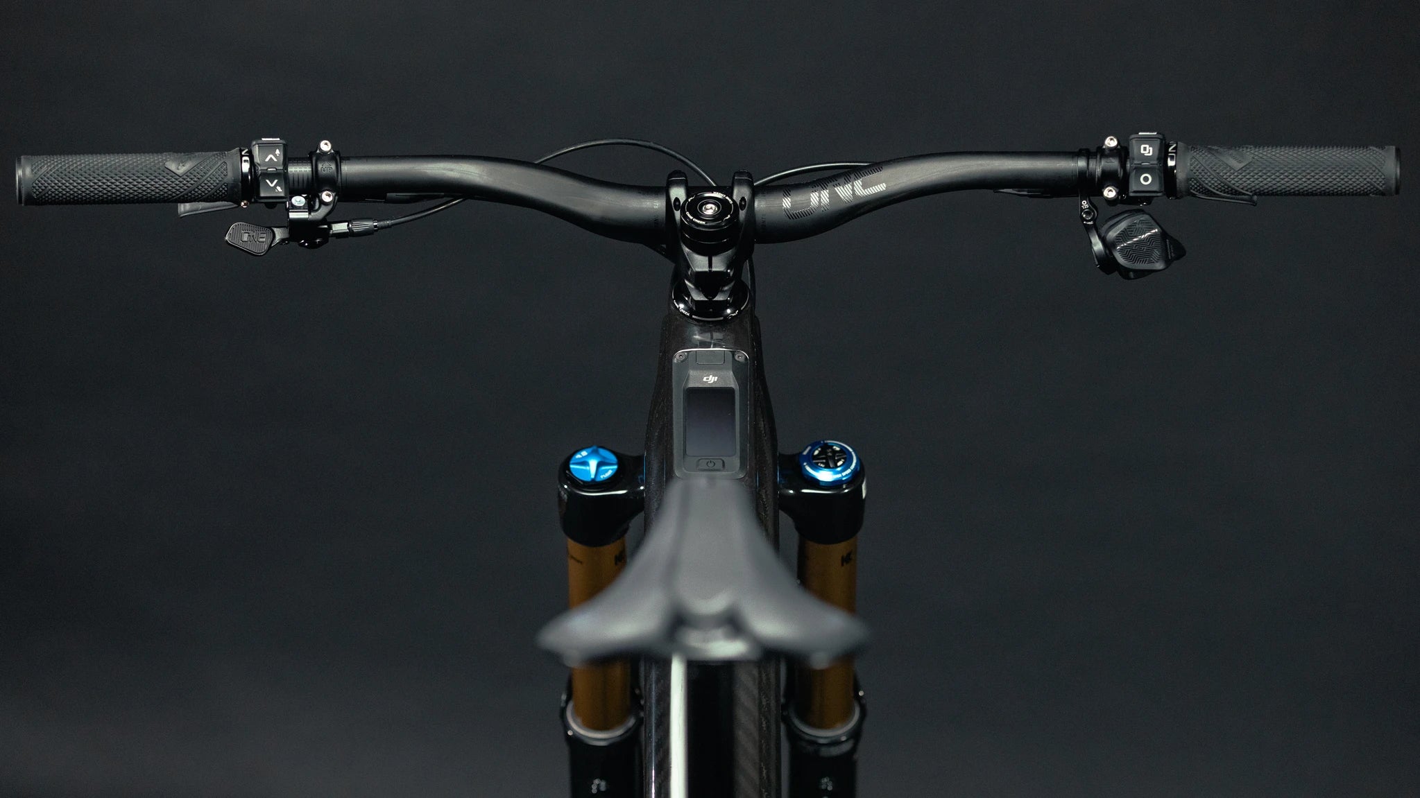 UNNO MITH PRO CARBON-MATTE Trapez 2025