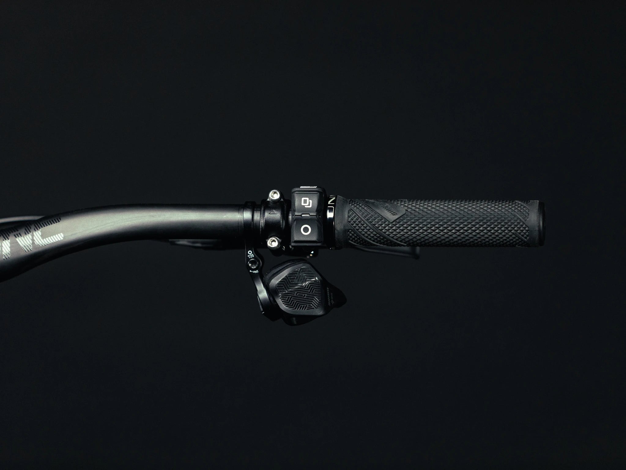 UNNO MITH PRO CARBON-MATTE Trapez 2025