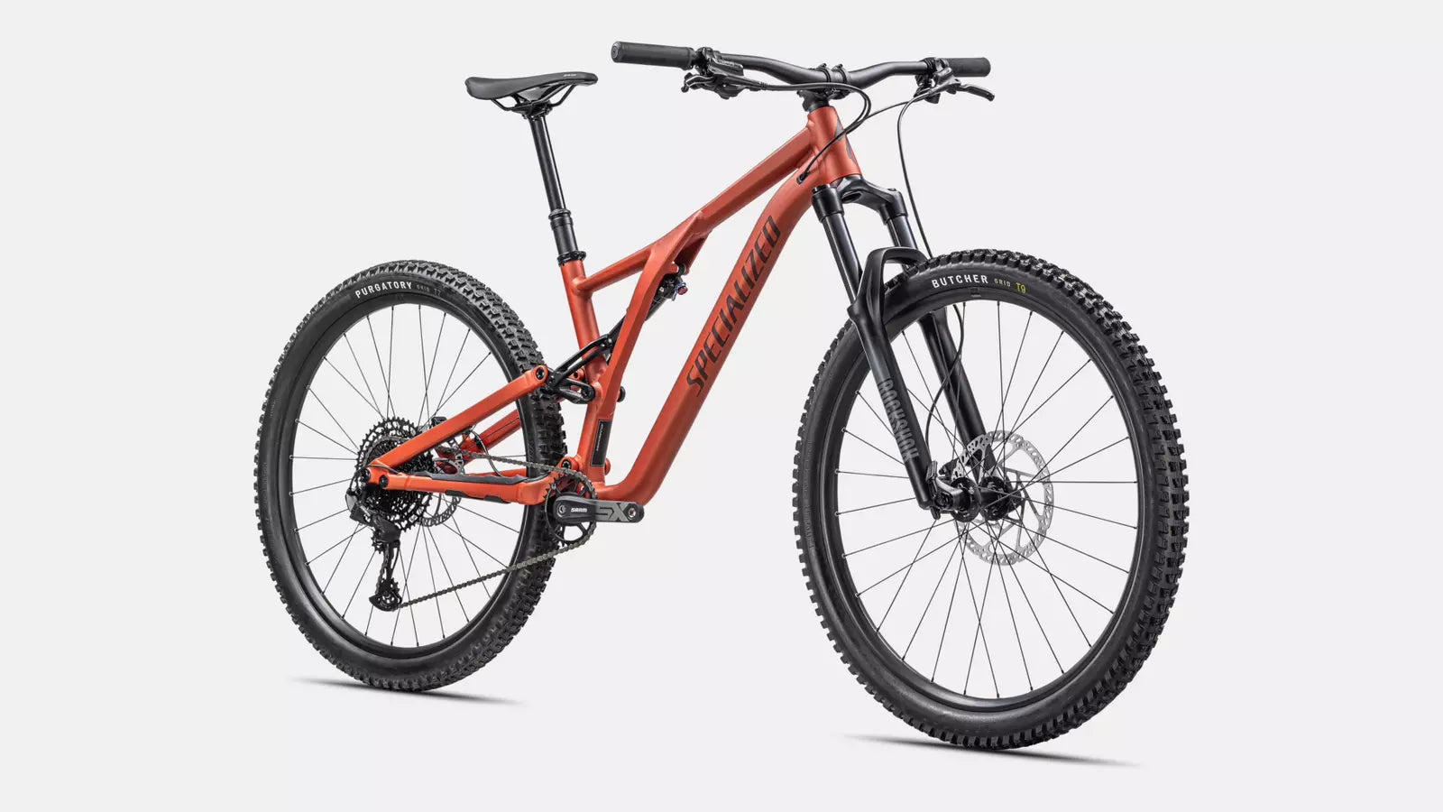 Rotes Specialized Stumpjumper Mountainbike mit robusten Reifen, geeignet für Offroad-Abenteuer und sportliche Fahrer.