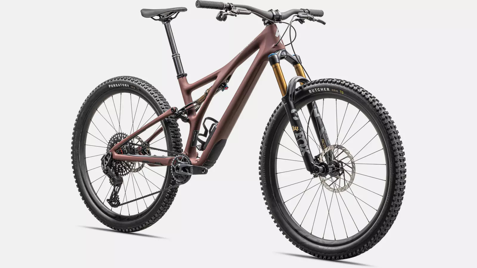 Mountainbike Specialized Stumpjumper, bronzefarbener Rahmen, robuste Reifen, geeignet für Offroad-Abenteuer und Trailsport.